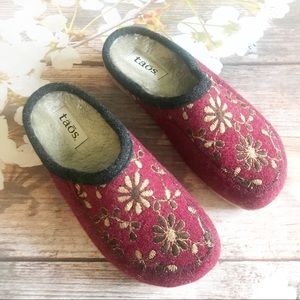 taos woolderness clogs